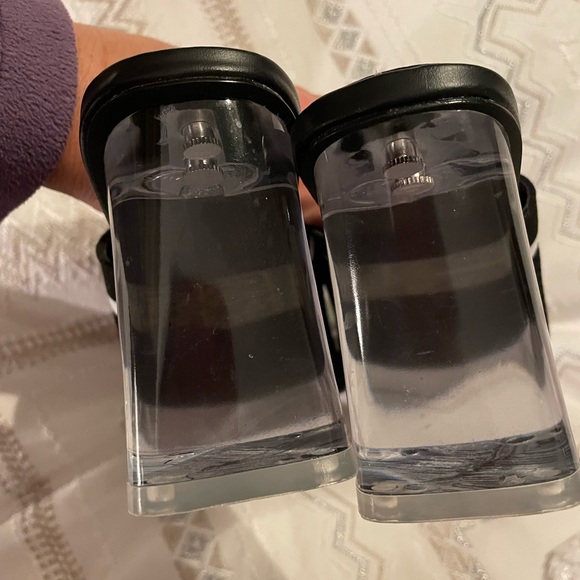 Kylie and Kendall acrylic heel shoes - Picture 5 of 6